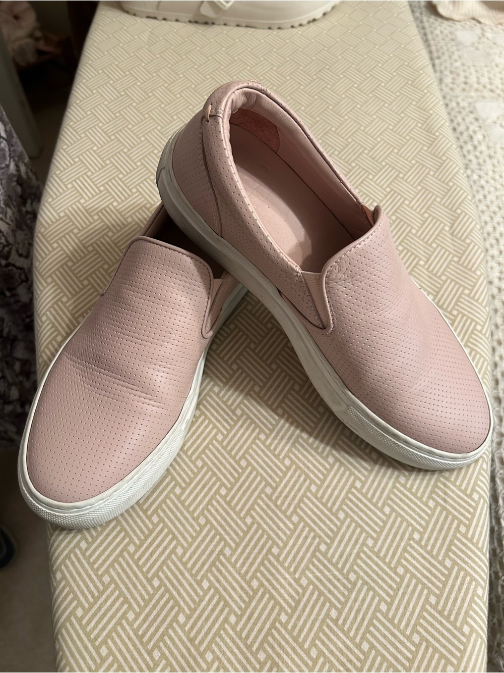 GREATS Italy Women's Slip-On Sneakers - Pink shoes 7.5